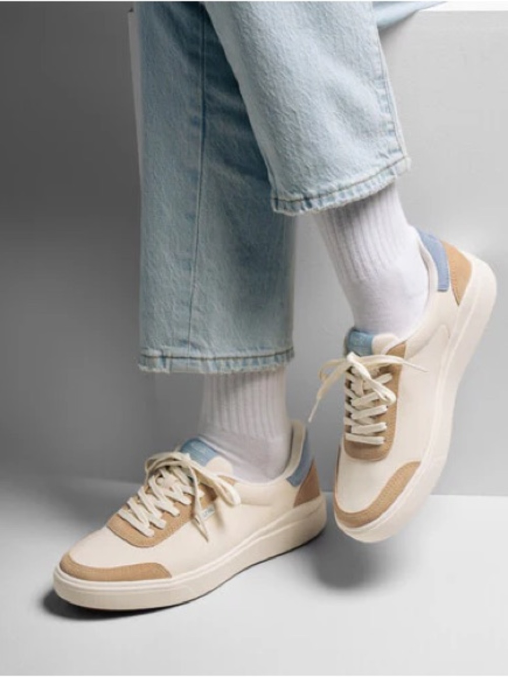 New Kizik Prague 2 in Buttercream/Soft Chambray size 7.5